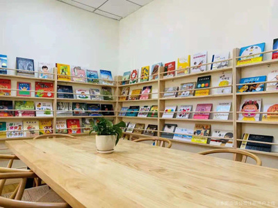 指尖流轉的書香 這家名為“峰菊”的小店，悄悄治愈了無數愛書人